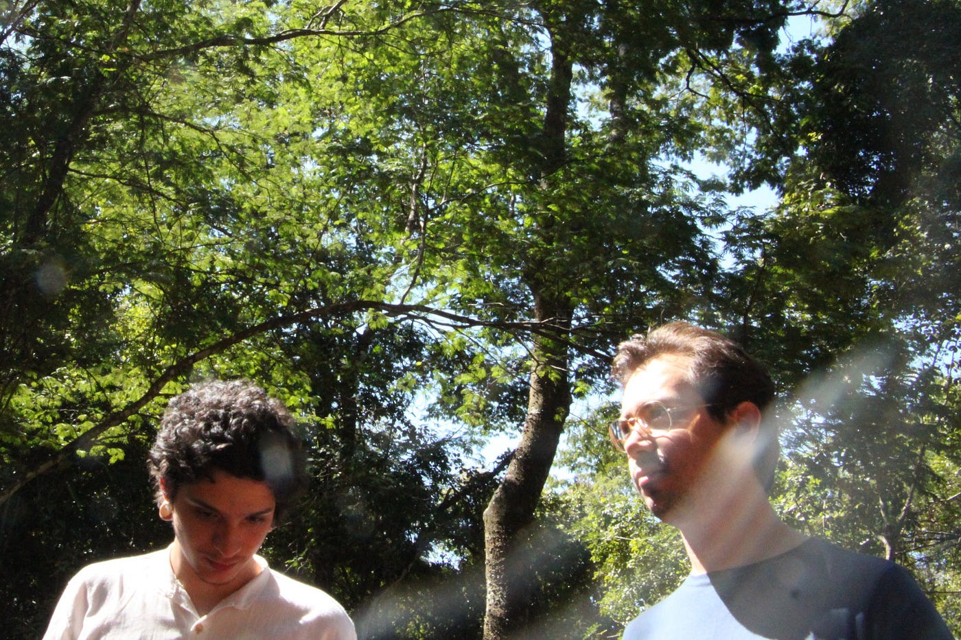 Entre o erro criativo e a brasilidade: entrevista com Rafael Bacellar e Kino Lopes
