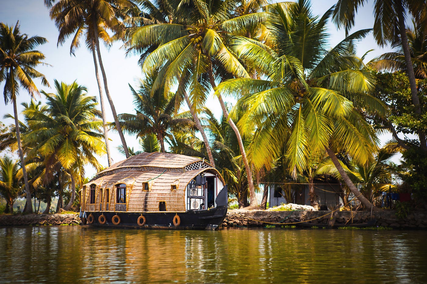 Luxury Kerala Travel Guide: Houseboats, Backwaters & Hidden Gems