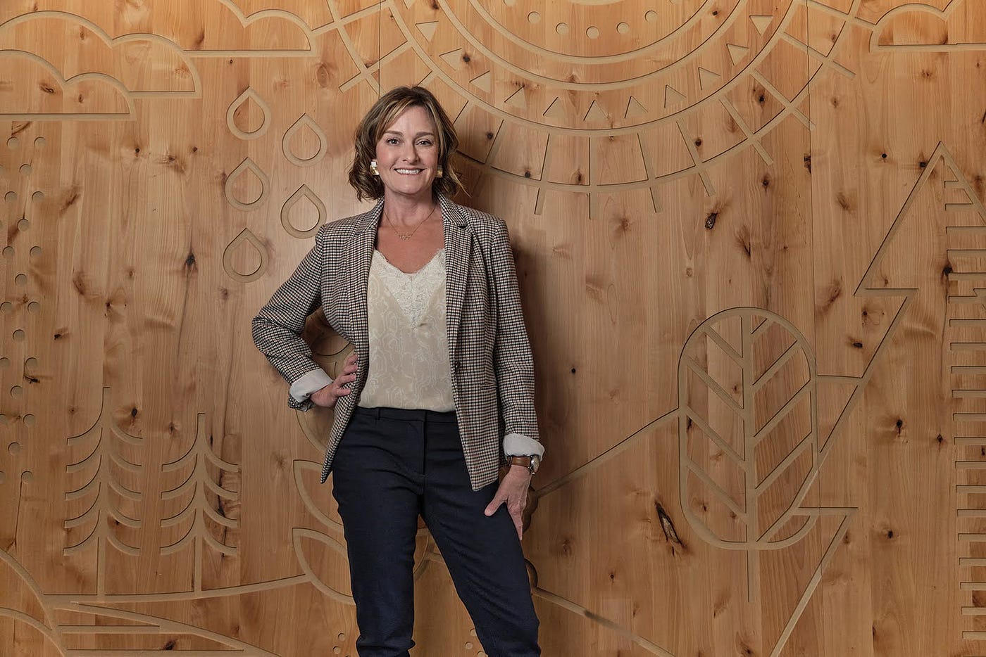 Melanie Hicks Of Inked Elephant Publishing House On The 5 Things You Need  To Be A Highly Effective Public Speaker | by Fotis Georgiadis | Authority  Magazine | Medium