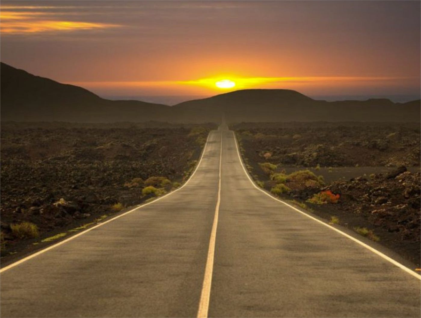 ¿En qué país está el camino vehicular sin curvas más extenso del planeta?