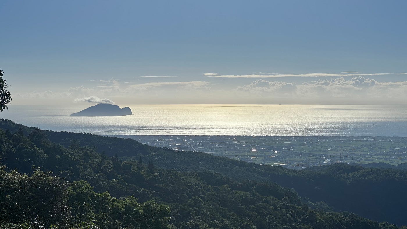 一大早可以來看龜山島與日出大景。