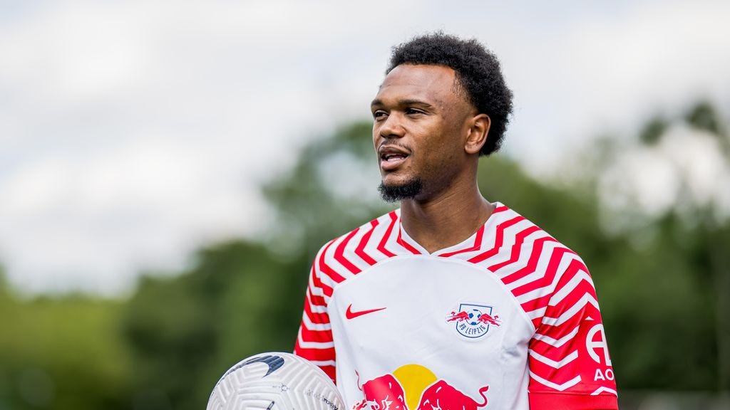 Manchester United pull out of the race to sign Liverpool target Lois Openda.