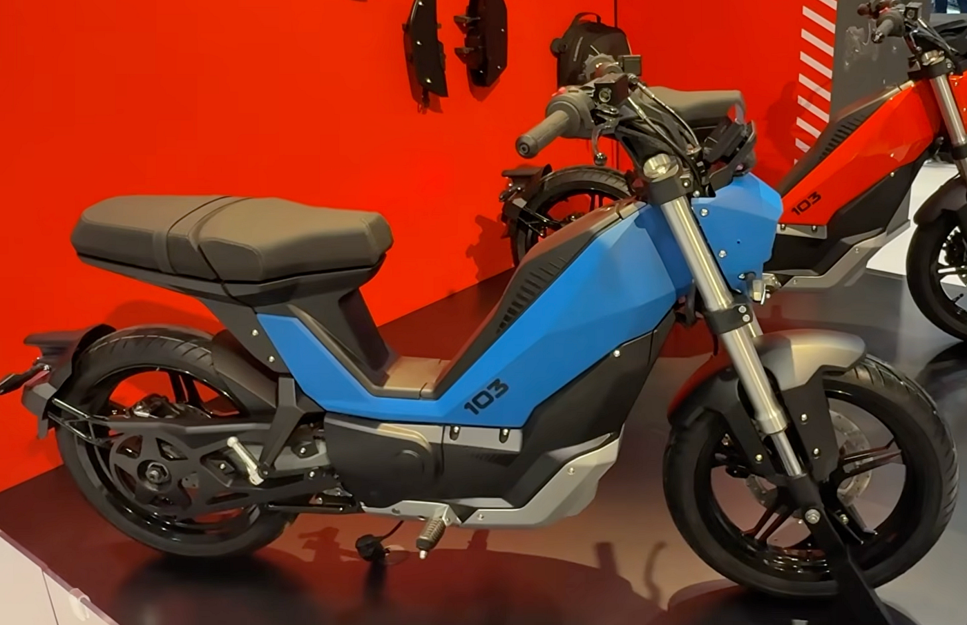 Blue Electric 103 Scooter (media by JC)