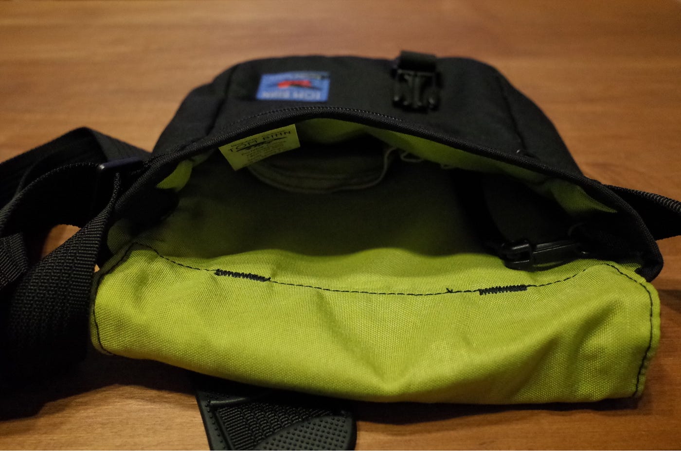 Tom bihn small online cafe bag