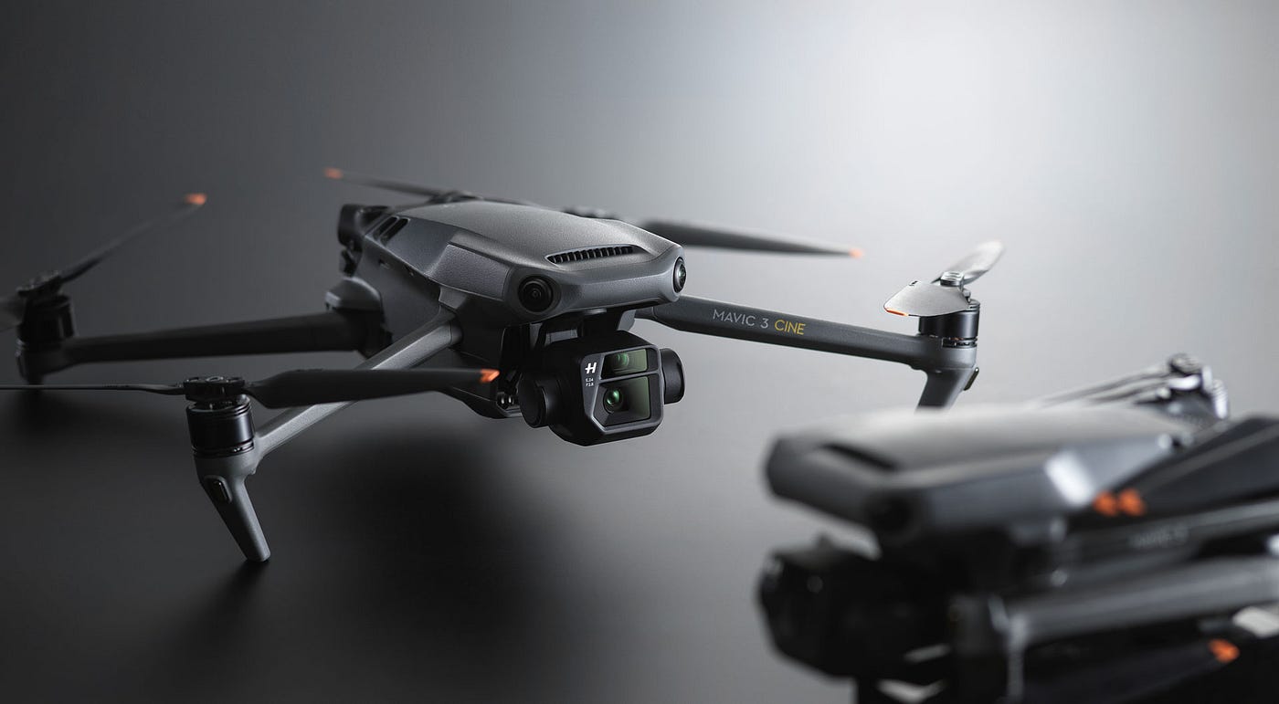 Stå sammen madlavning Watchful DJI Mavic 3 Looks Poised To Change the Drone Game | by Lance Ulanoff |  Debugger