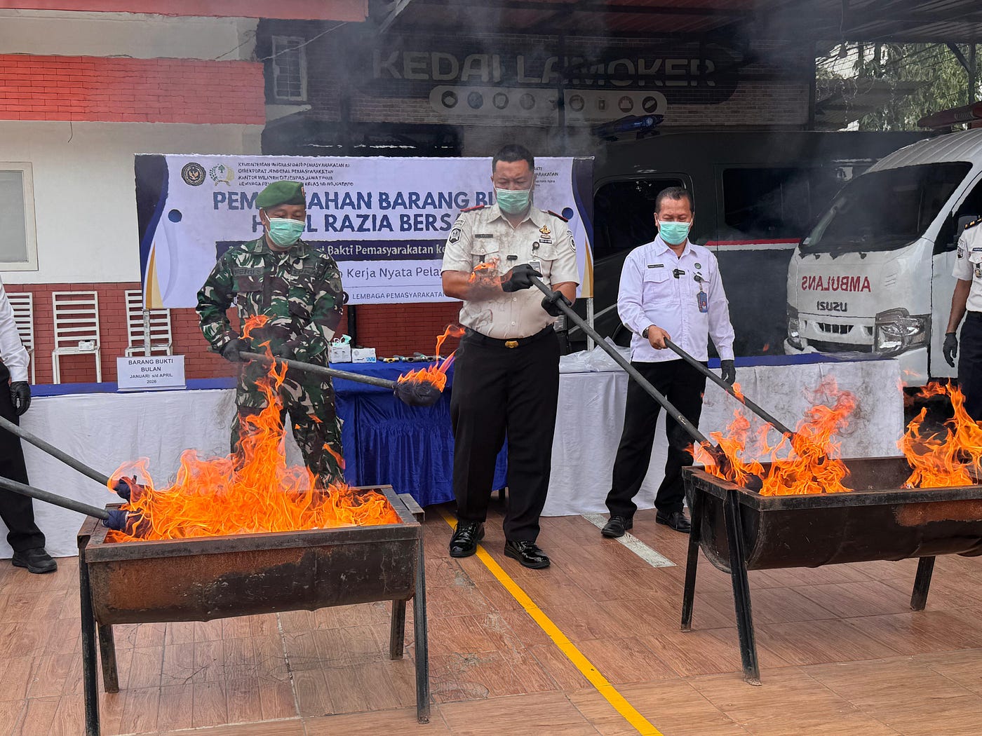 Momentum HBP Ke-62, Lapas Mojokerto Bersihkan Lapas Lewat Pemusnahan Barang Bukti Hasil Razia…