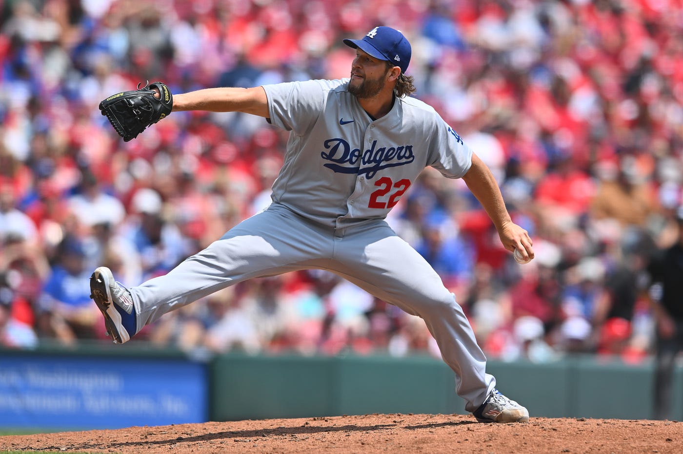 Kershaw provides Dodgers with low-stress victory in Cincinnati