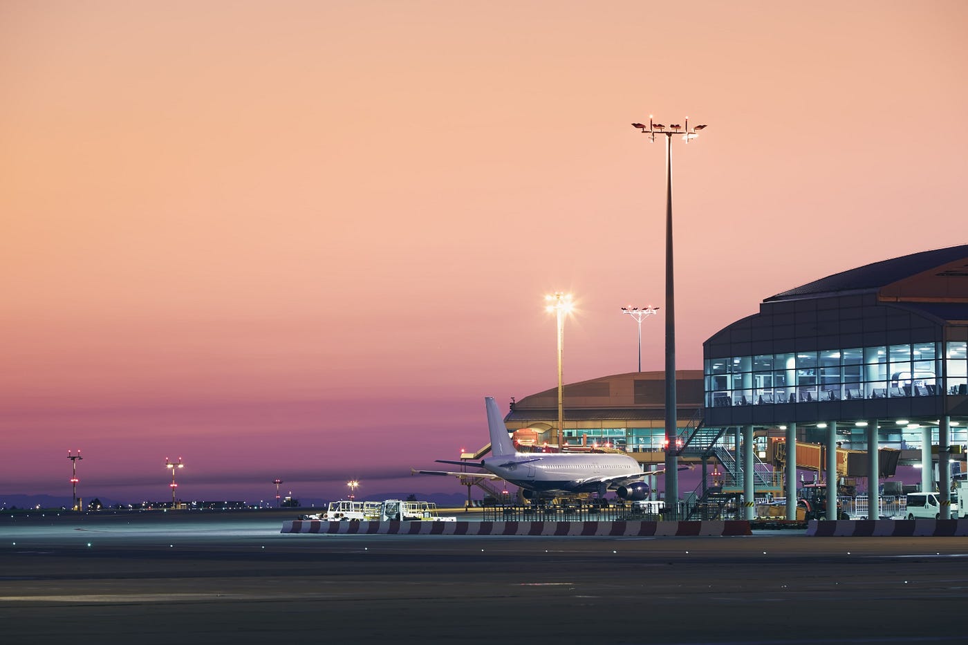 UAE Airport Parking Guide 2025: DXB, DWC & Abu Dhabi Rates, Free Options & Money-Saving Tips