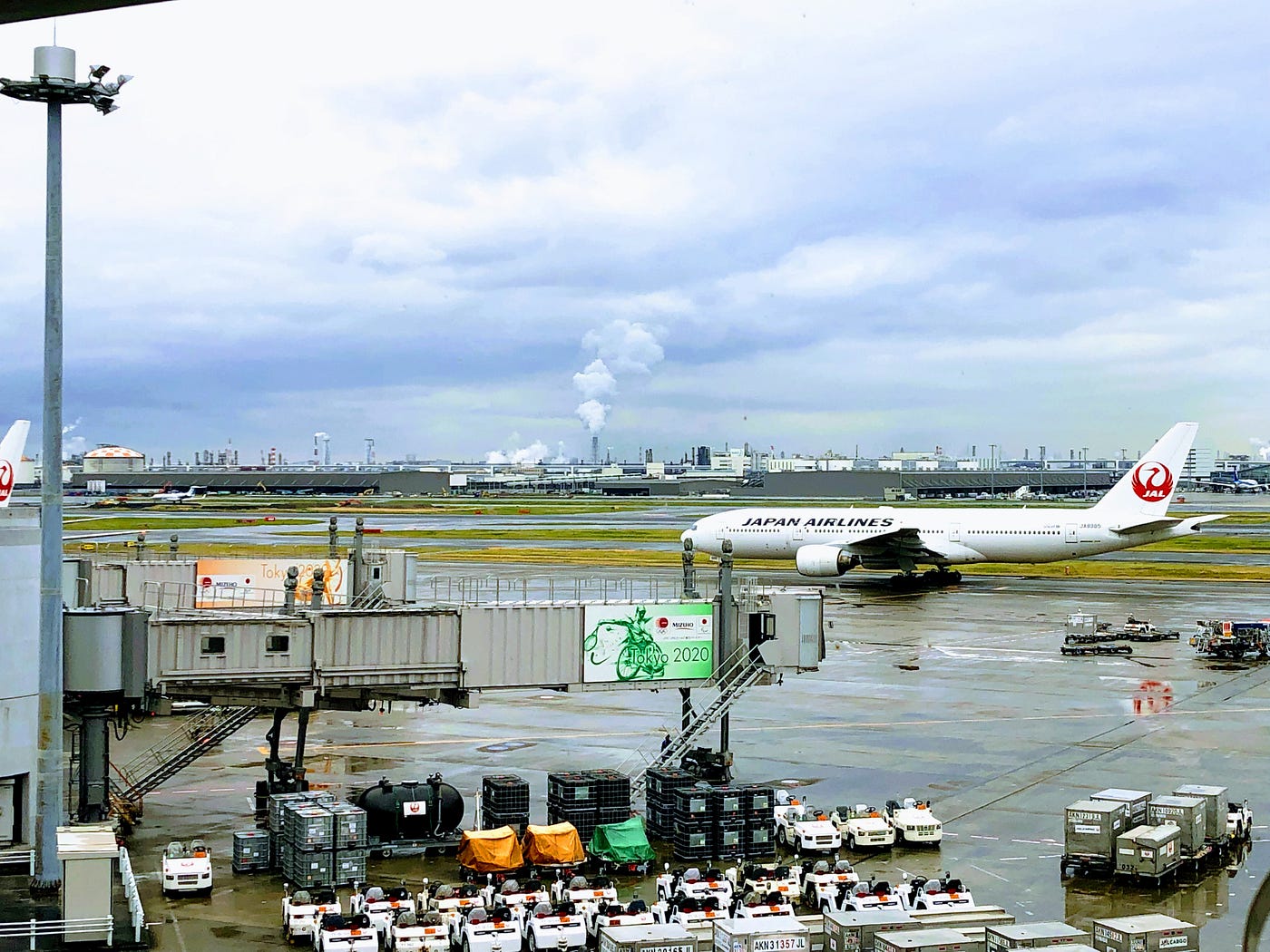 Why people gather at Japan Airlines Sakura lounge in Haneda