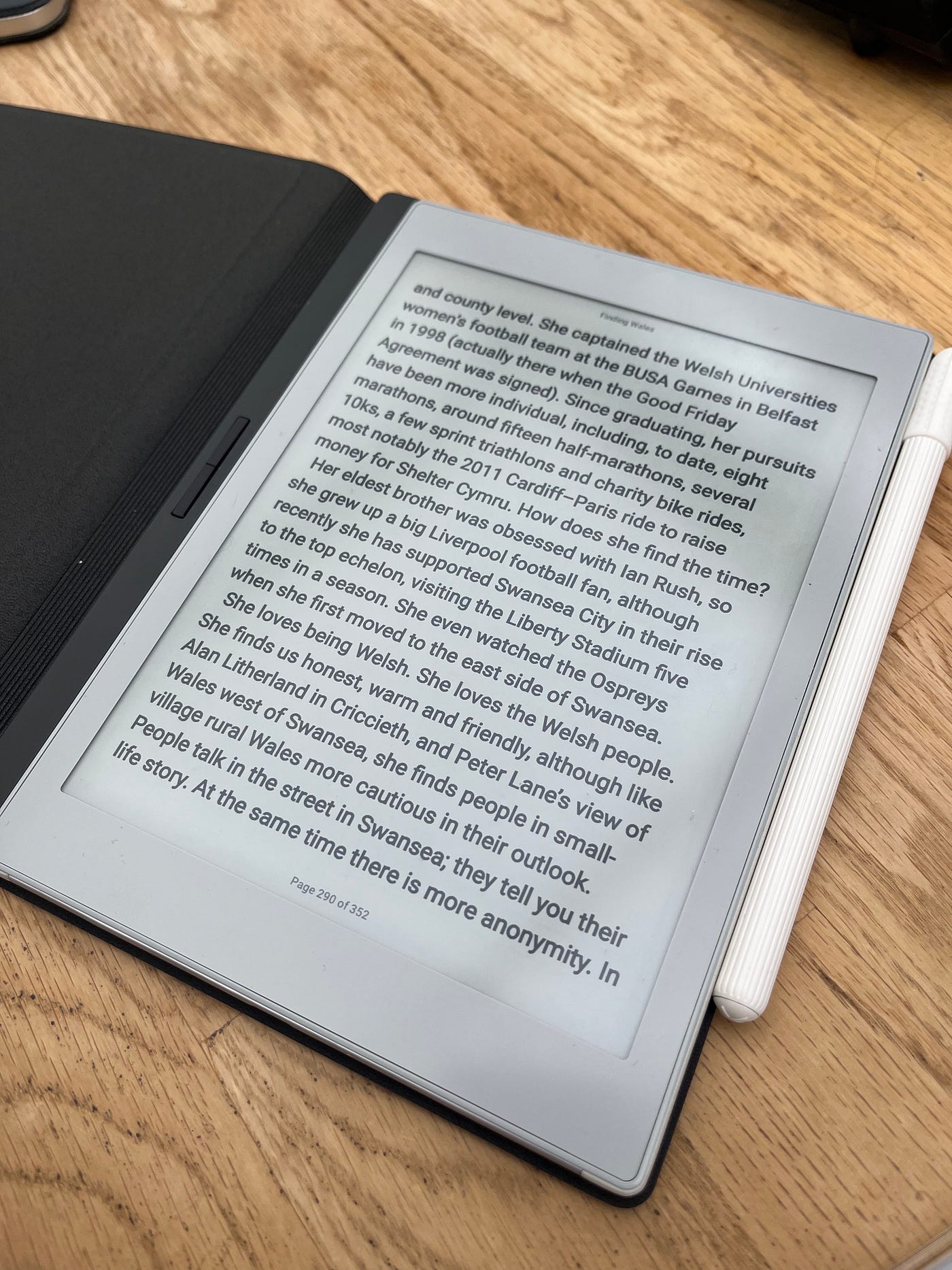 Onyx Boox Note Air Hands on Review - Good e-Reader