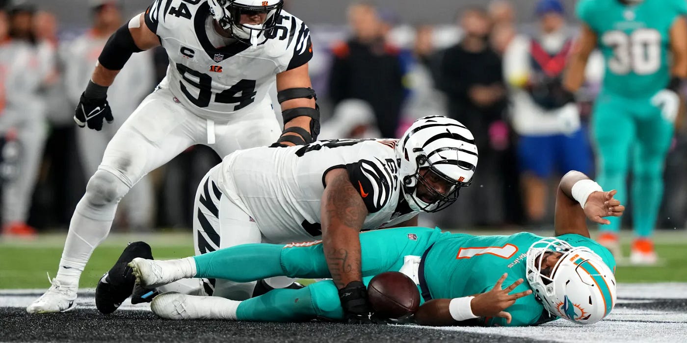 Why Football Players Need To Strengthen Their Necks For Ground Contact