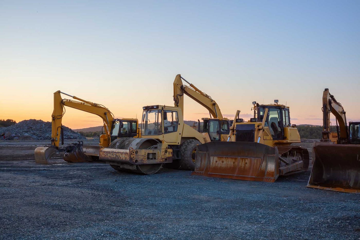 What Is Earthmoving Equipment: Dozers, Dumpers and Excavators