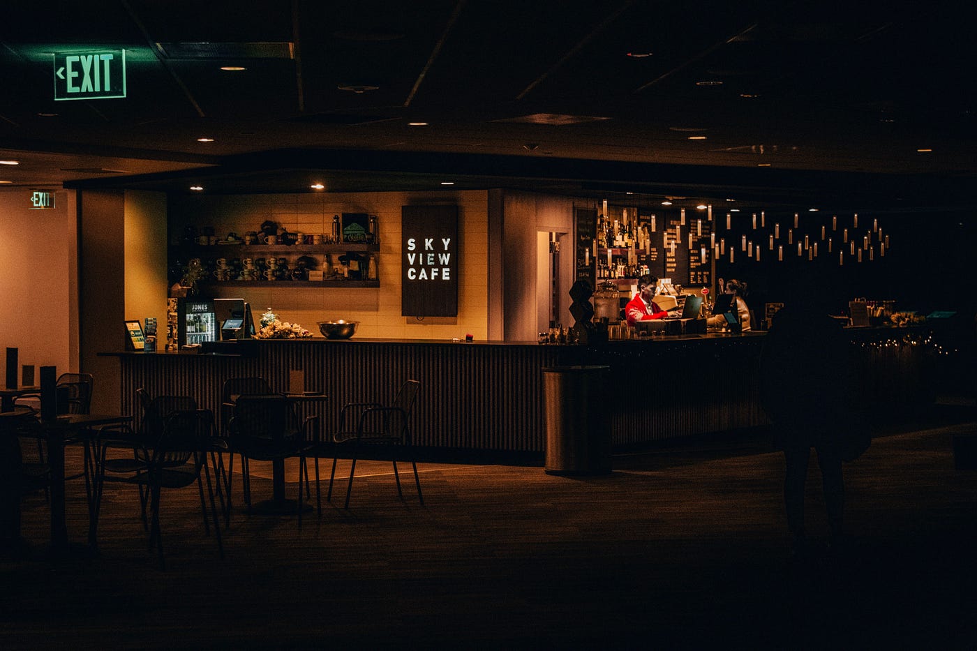 How a Bar Reveals Itself in the Final Pour