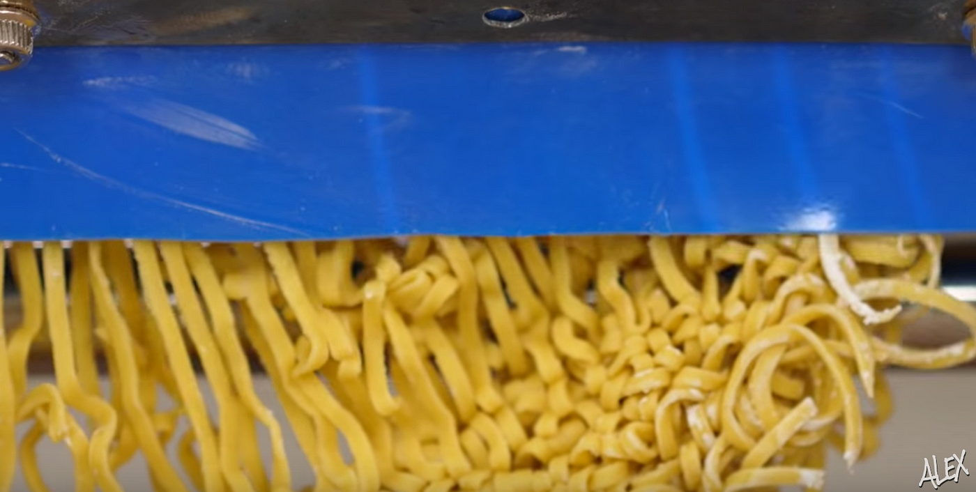 How to make curly ramen noodles. Silicon flaps on the cutter