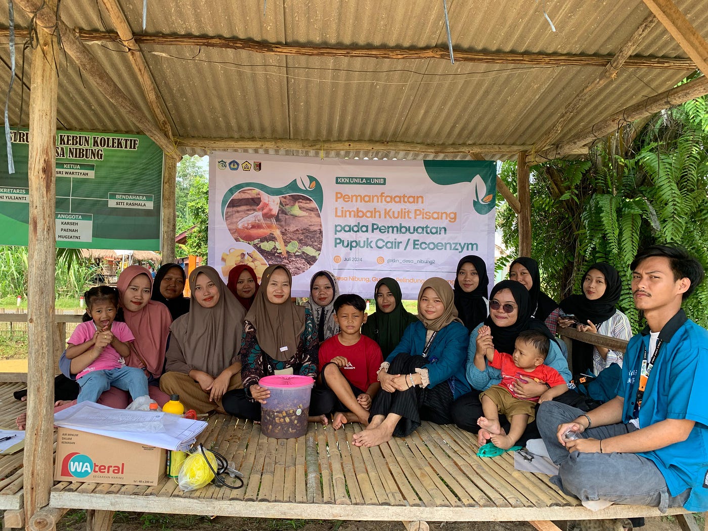 Hasil Praktik Pembuatan Pupuk Cair dan EcoEnzym dari Limbah Kulit Pisang — KKN Desa Nibung Kelompok 2