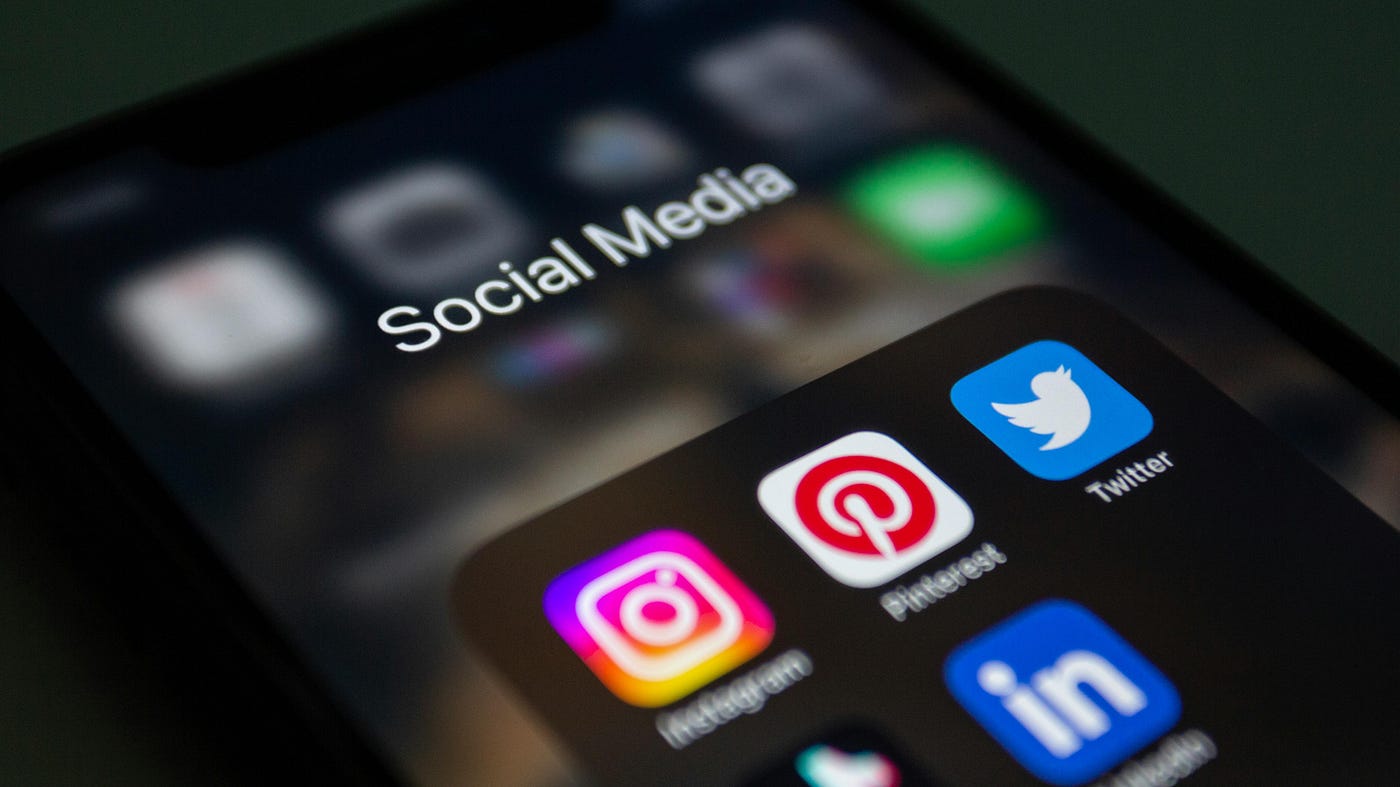 Réseaux sociaux et comparaison permanente : un nouveau risque pour la santé mentale au travail ?