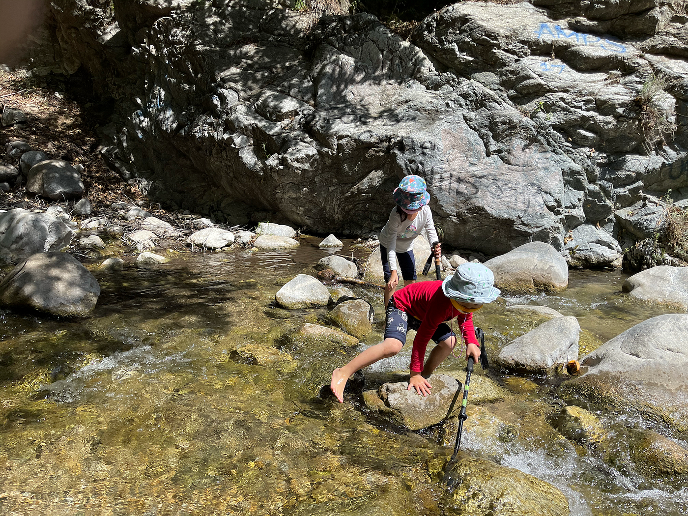 一条大河向南流” — West Fork San Gabriel River, Azusa - 任我行- Medium