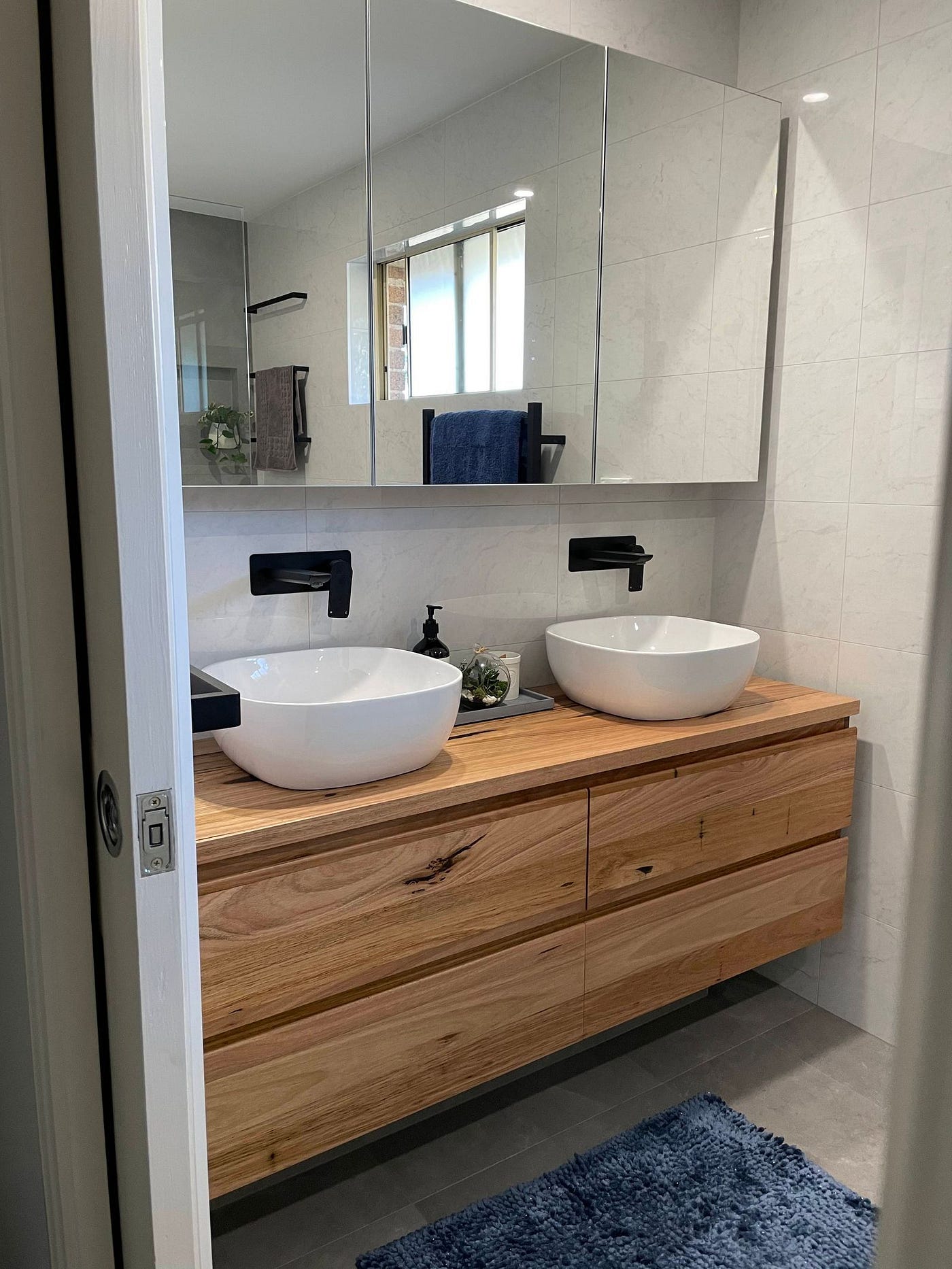 How Professional Bathroom Remodelling Services Can Transform Your Bathroom