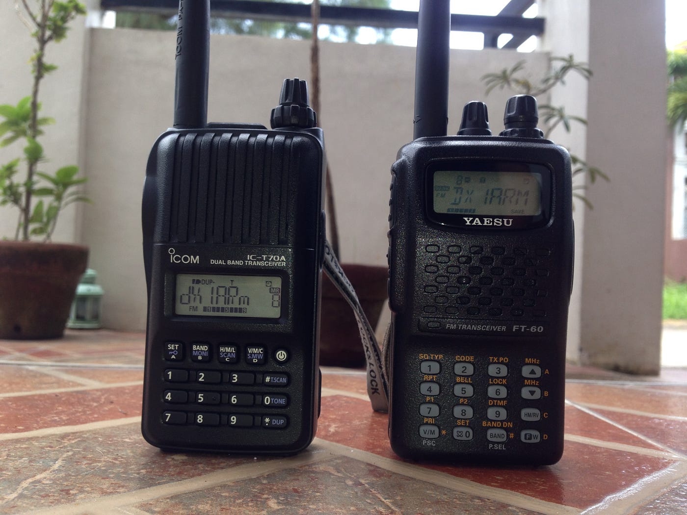 Yaesu FT-60R vs. Icom IC-T70A Comparison | by Angelo N2RAC/DU2XXR | N2RAC |  DU2XXR Amateur Radio and Communications