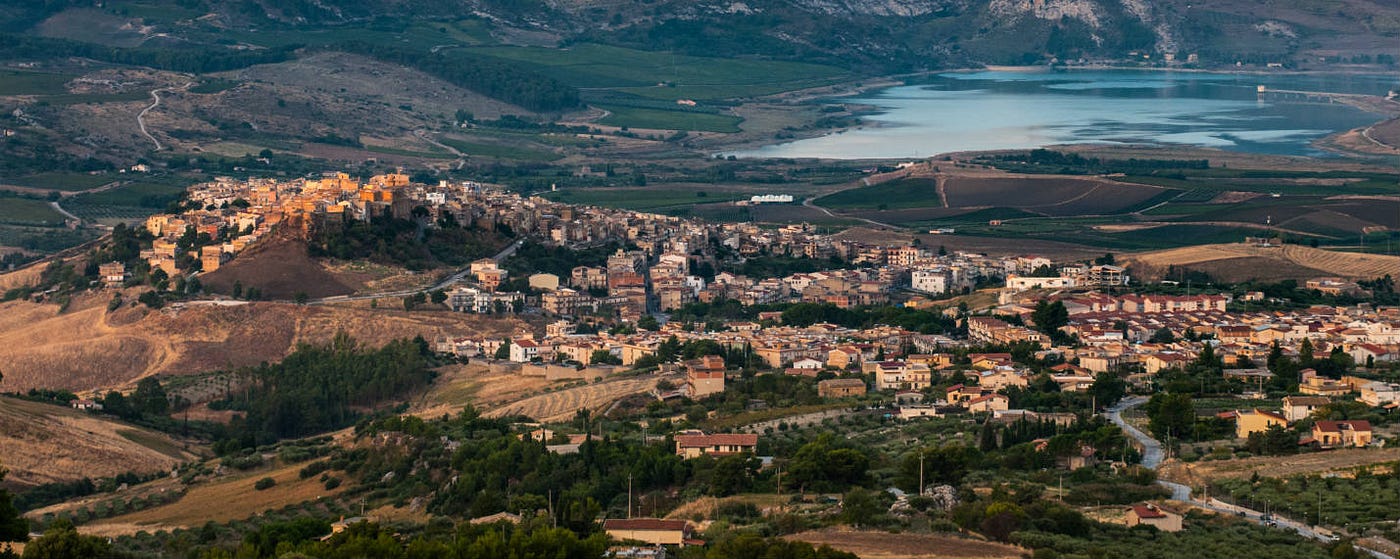 Il ripopolamento turistico: due approcci, dalla Svizzera alla Sicilia