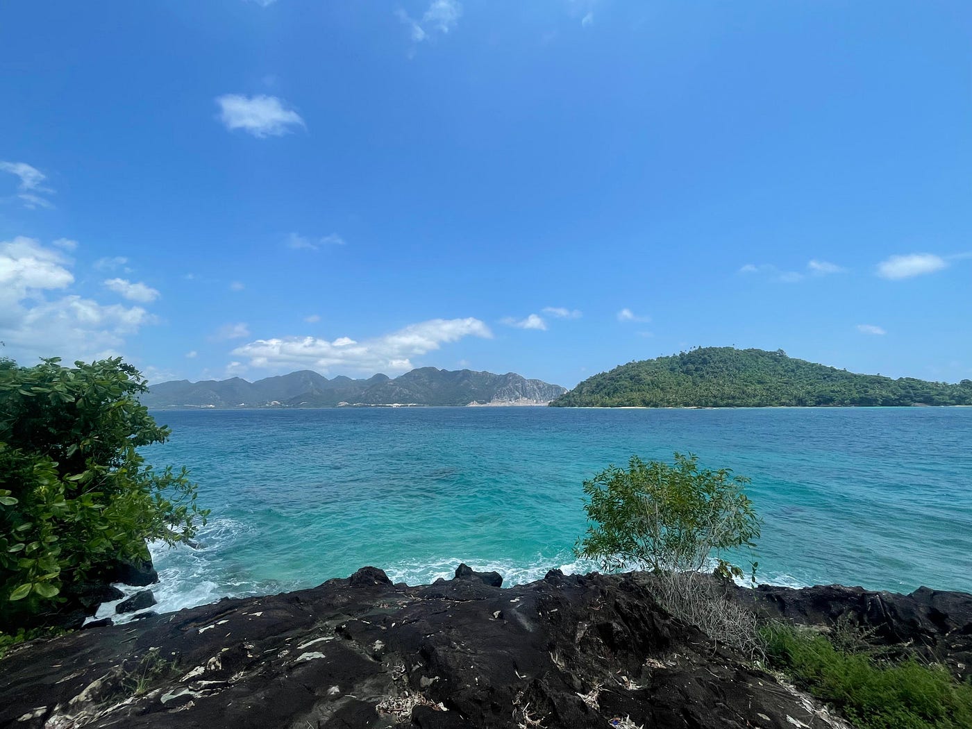 Menyelami Kedamaian dalam Biru Laut