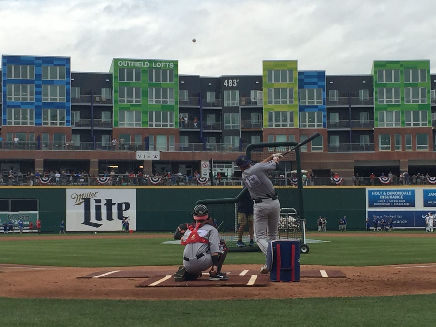 俺のmokkin hills field Adirondack Loj Road wildflower fields with lifting rain clouds on