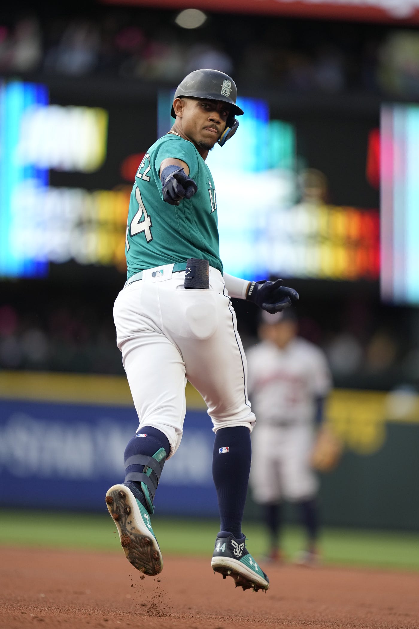 Mariners CF Julio Rodríguez named AL Rookie of the Month for May