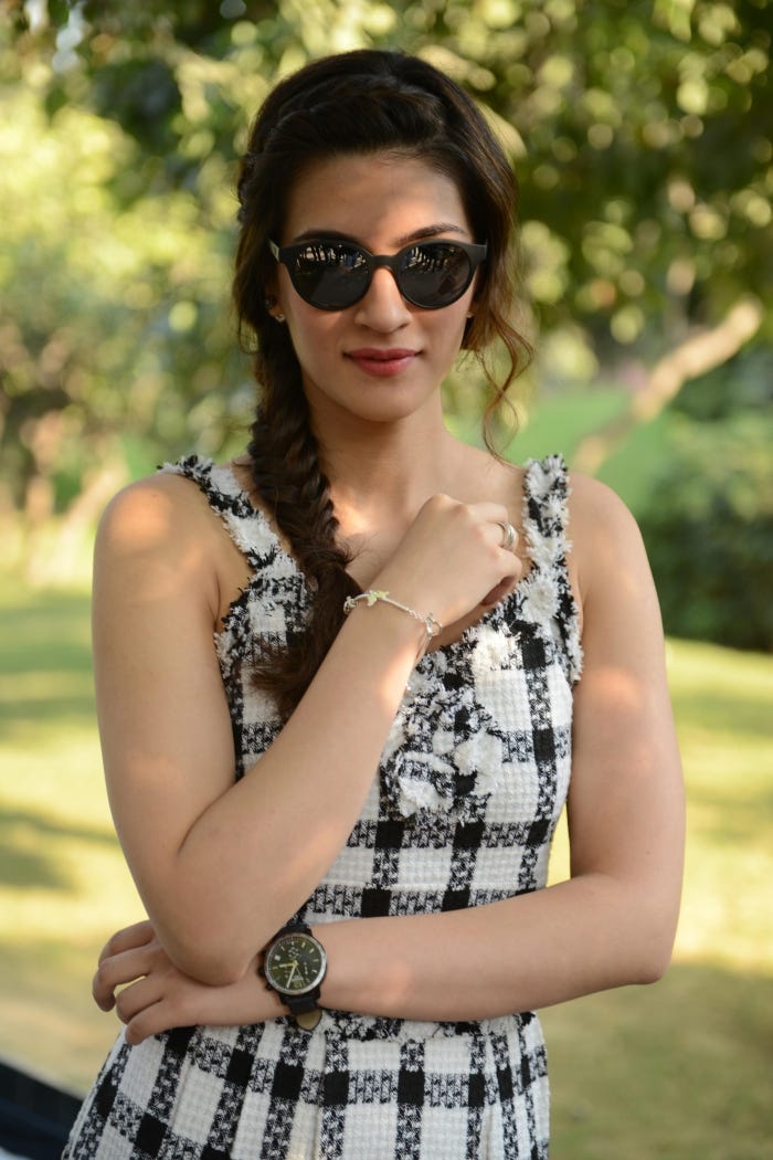 SRK, Kajol, Varun and Kriti charm with Silvostyle-Dilwale bracelets, by  Trendinn