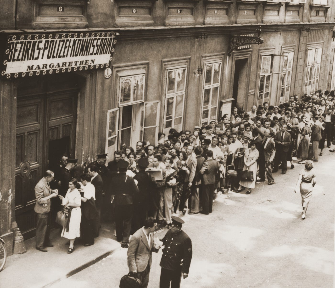 Jews in Ernie’s hometown, Vienna, wait in line at a police station in order to obtain exit visas, 1938–1939. —USHMM, courtesy of Oesterreichische Nationalbibliothek