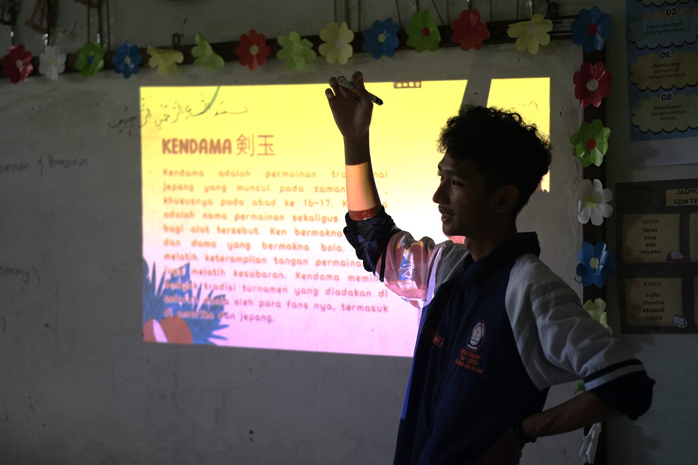 Serunya Bermain dan Bernyanyi ala Jepang: Pengalaman KKN di SDN Tenggulangharjo