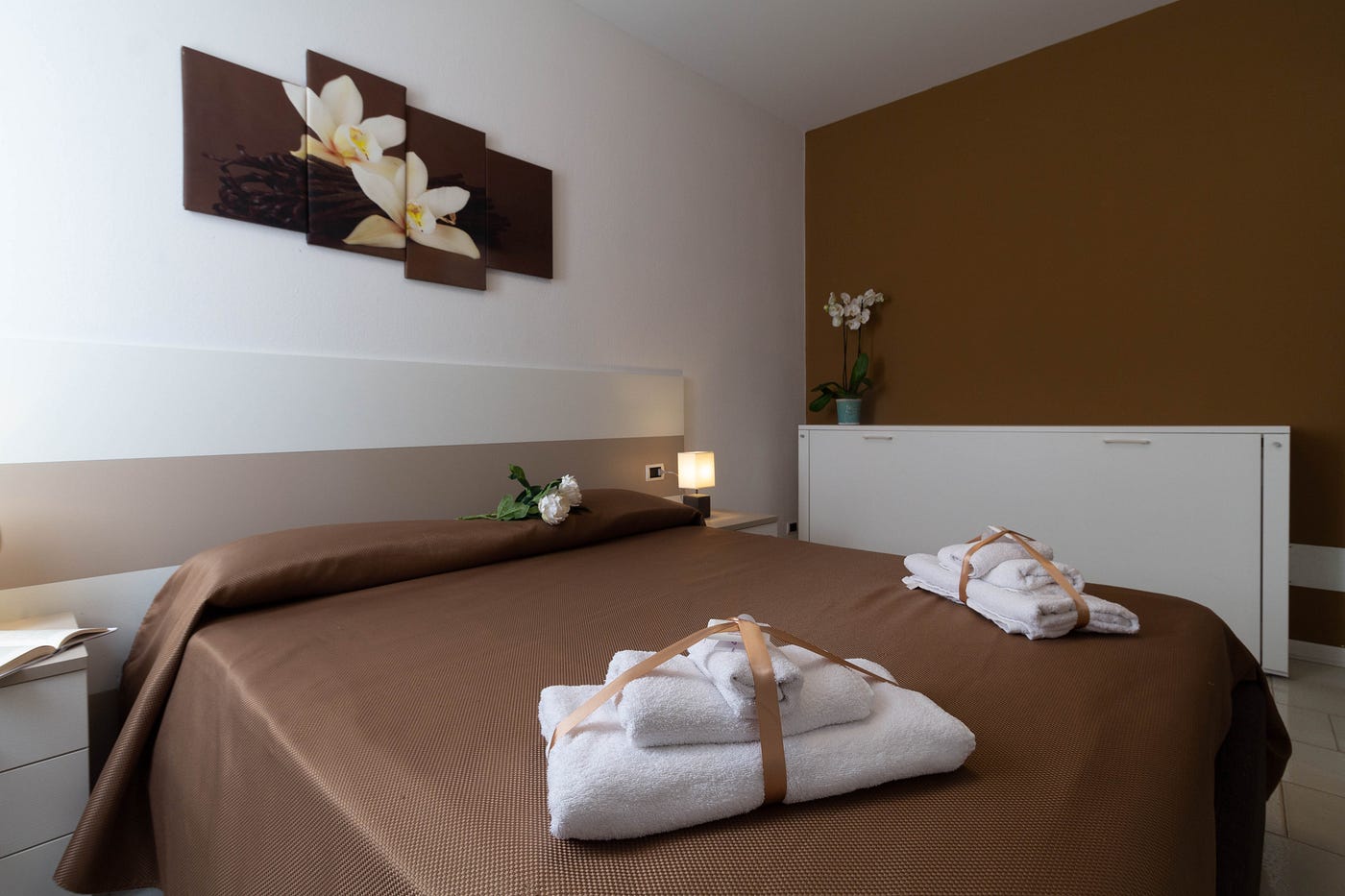 LECCO CITY — Does Fabrizio Chinaglia really live in the Suite apartments “Casette di Osvaldo”?