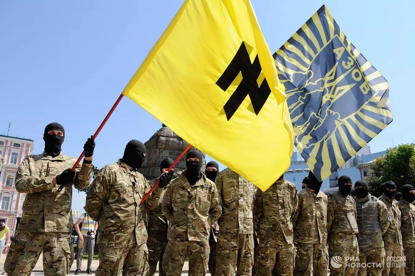 FOTO: SNA/SPUTNIK — Kämpfer der Neonazis des Asow-Bataillons in der Ukraine.