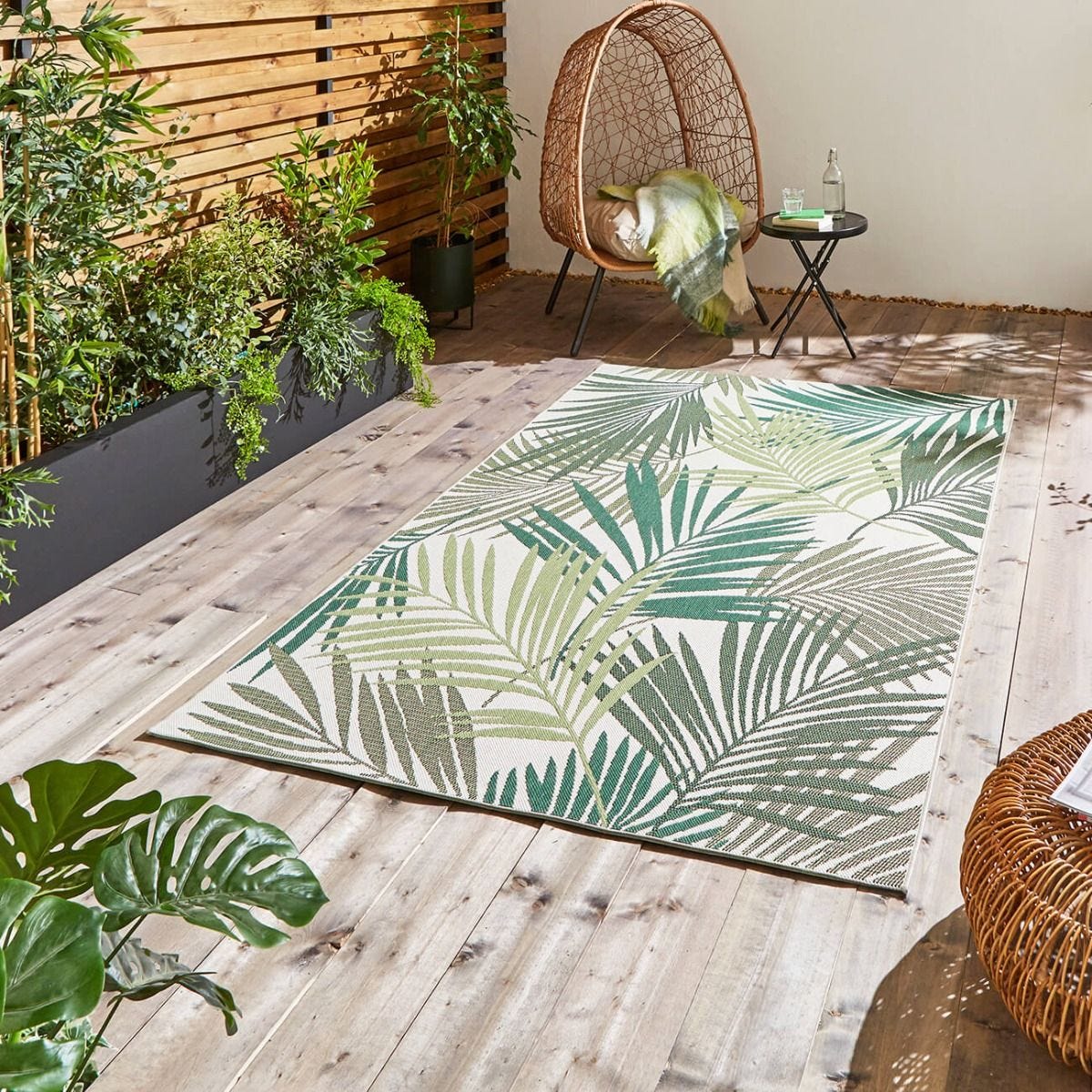 Patterned Outdoor Rugs for Spring