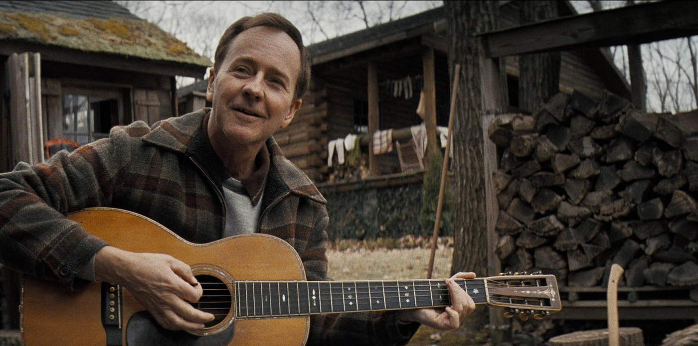 Edward Norton as Pete Seeger. Photo credit Searchlight Pictures