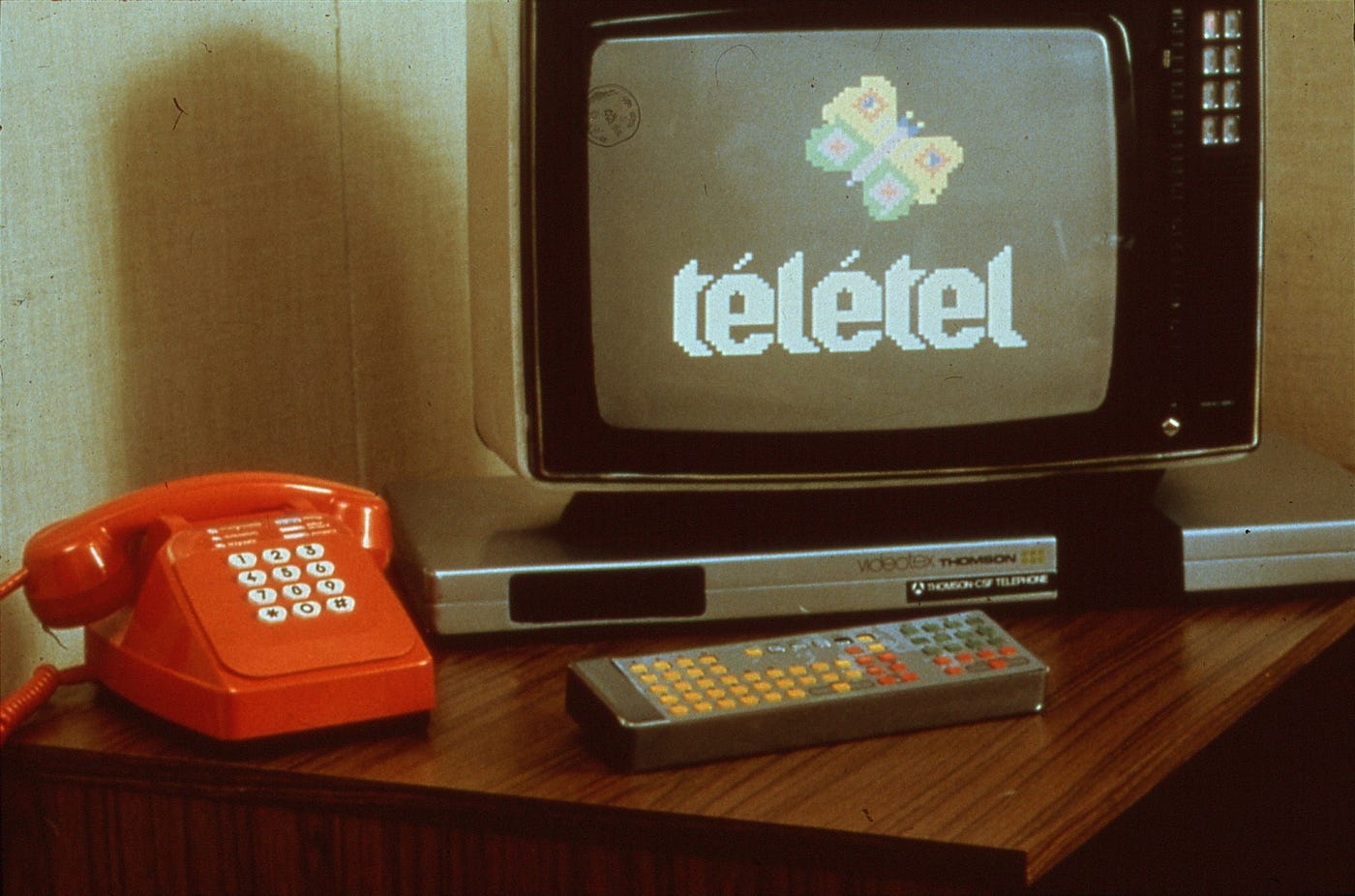 The French Minitel finally took over the Internet