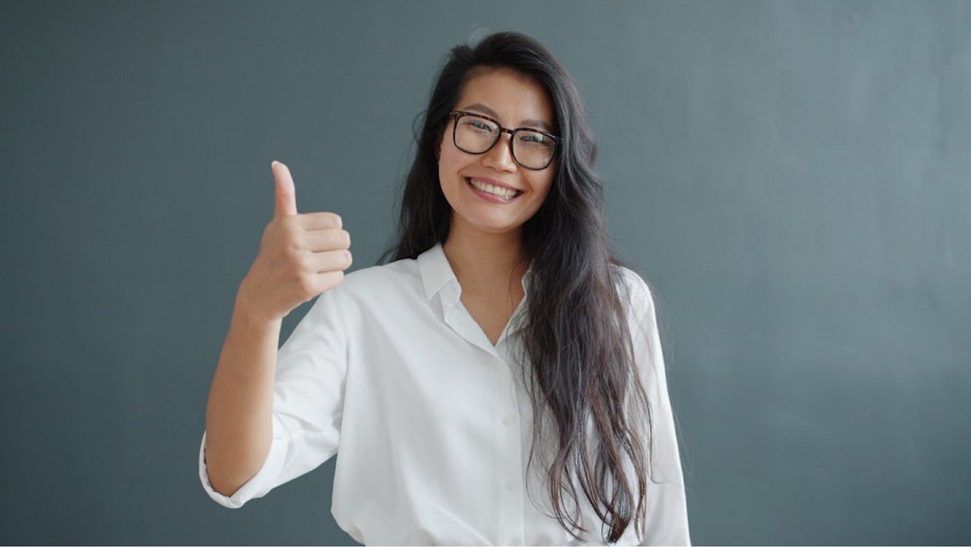 Does praise influence motivation more strongly than criticism?