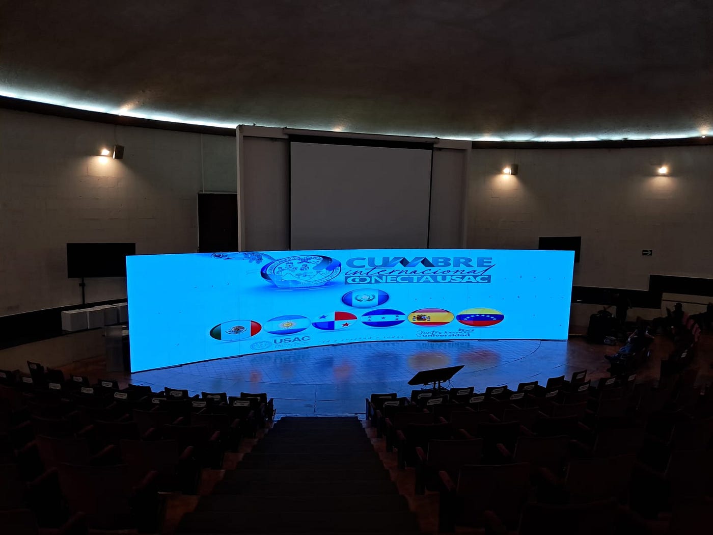 Innovación y conocimiento en la Cumbre Internacional Conecta USAC 2025