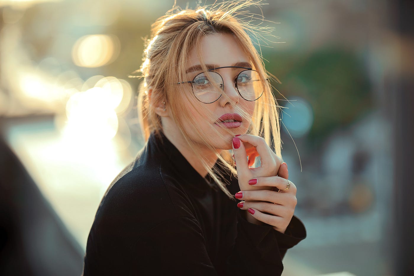Want to Be More Attractive? Throw Your Glasses in the Bin, by Claire Lowe, Mind Cafe