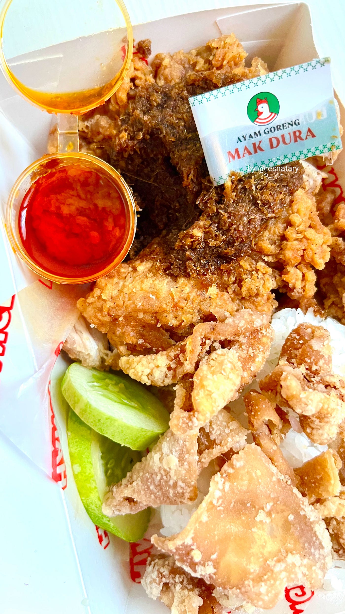 Nasi Ayam Geprek Seutuhnya Mak Dura: Bumbu Hitam Gurih + Sambal Kecombrang Segar yang Bikin Nagih!