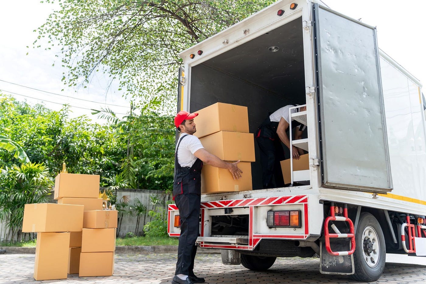 Why Hire Professional Movers and Packers in Bahrain