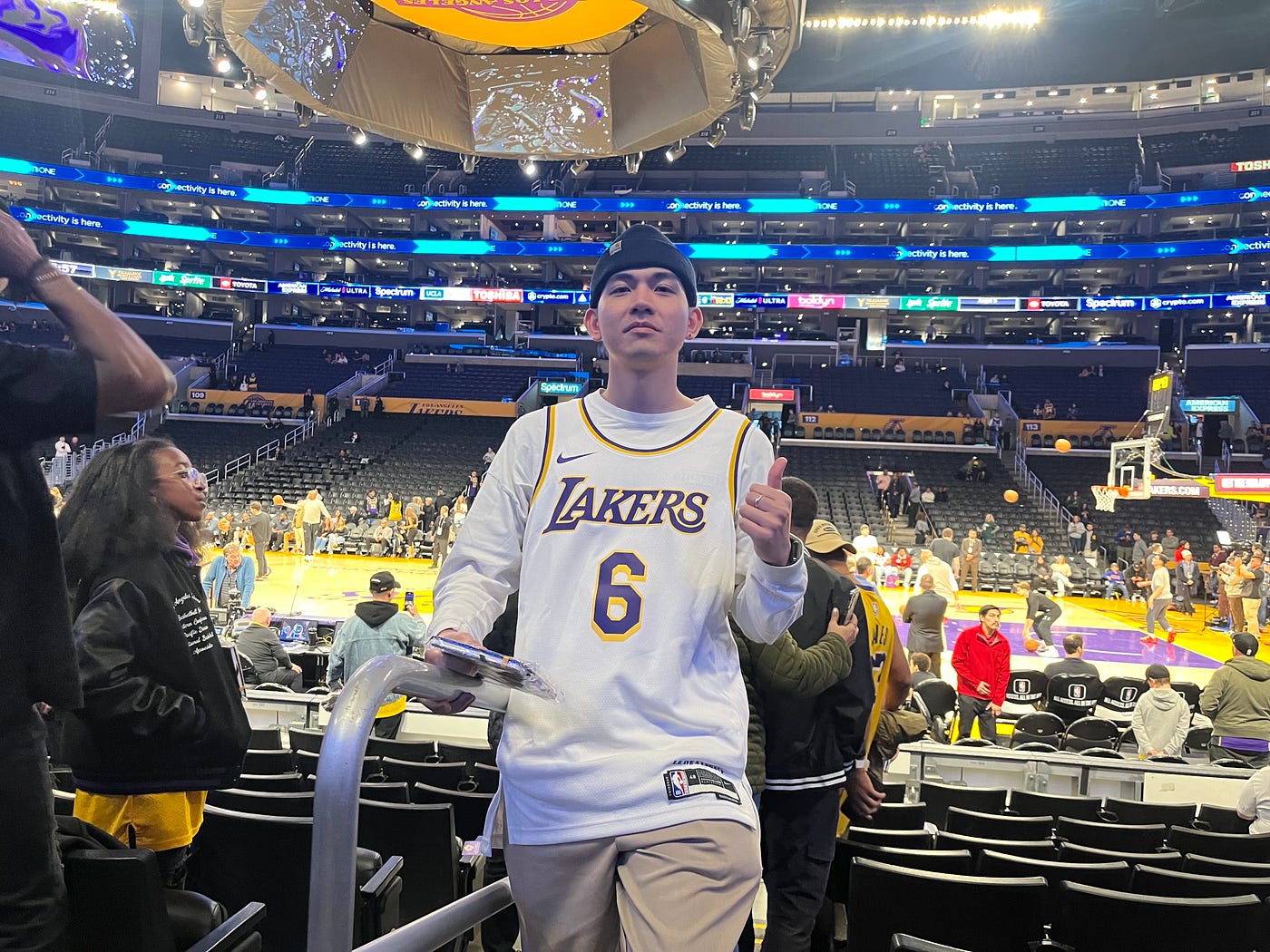 NBA 洛杉磯湖人主場Crypto.com Arena 看球心得- 莫力全Kyle Mo - Medium