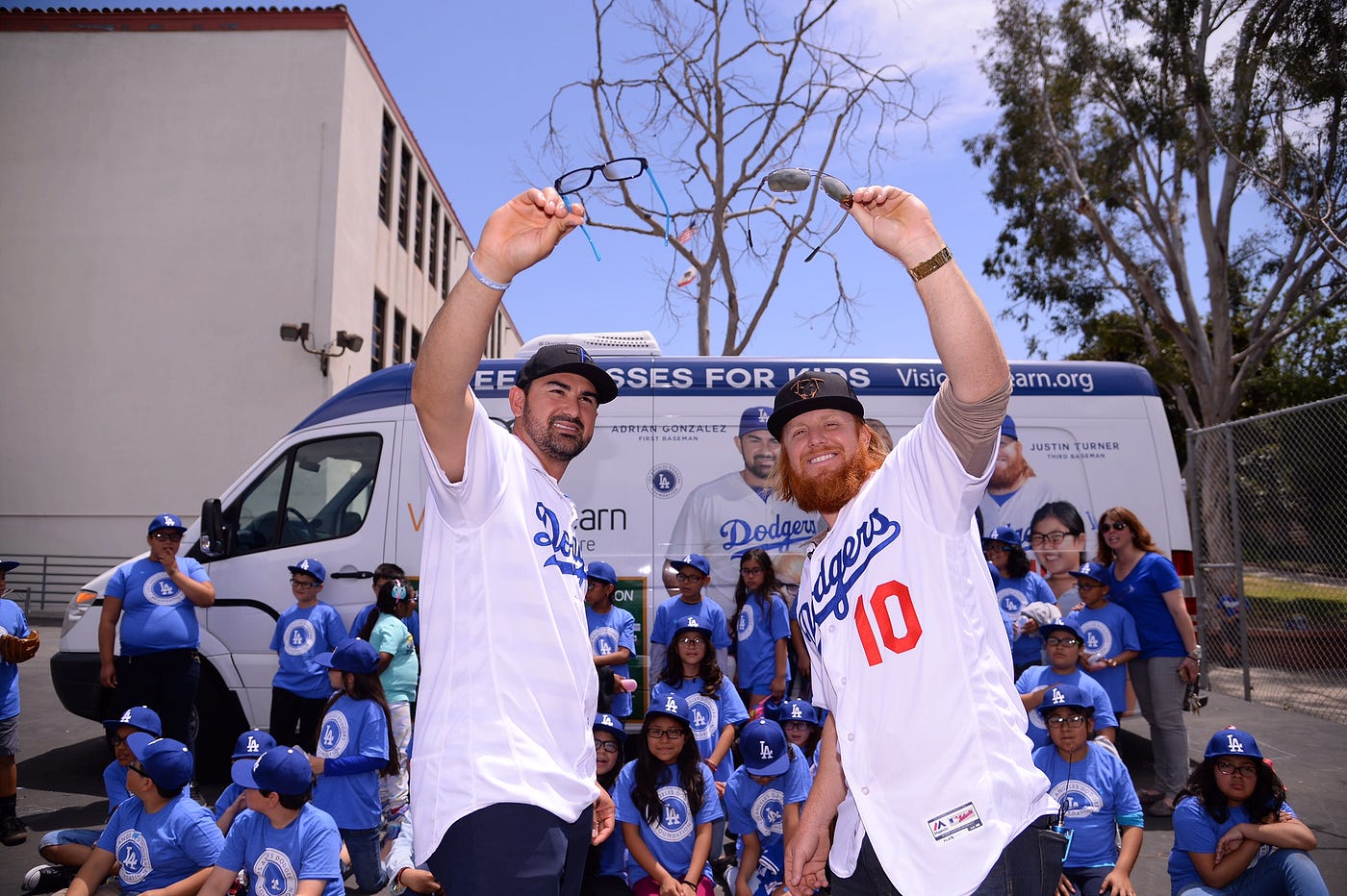 Giving the gift of sight. Justin Turner and Adrián González…