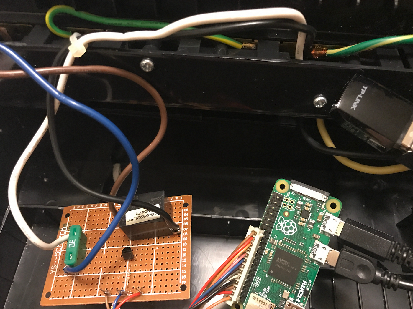 Enabling the hidden Wi-Fi radio on the Philips Hue Bridge 2.0: Adventures  with 802.11n, ZigBee 802.15.4 and OpenWrt, by R. X. Seger