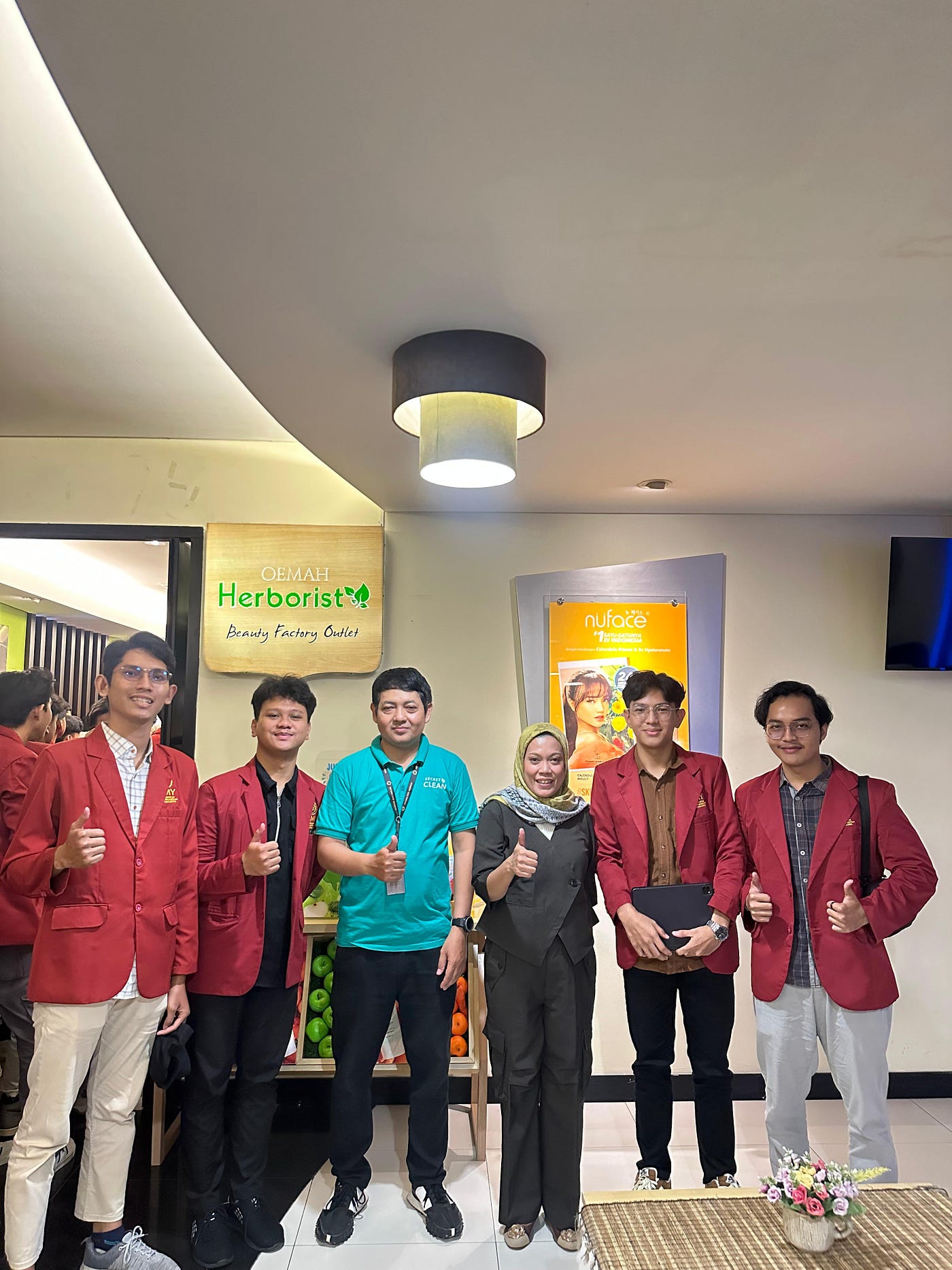STRATEGI PEMASARAN PT. VICTORIA CARE INDONESIA TBK. (HERBORIST) DI MASA SEKARANG