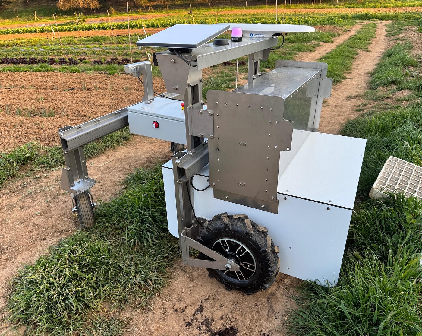 Agrinpulse robot tractor and Agrikola.AI