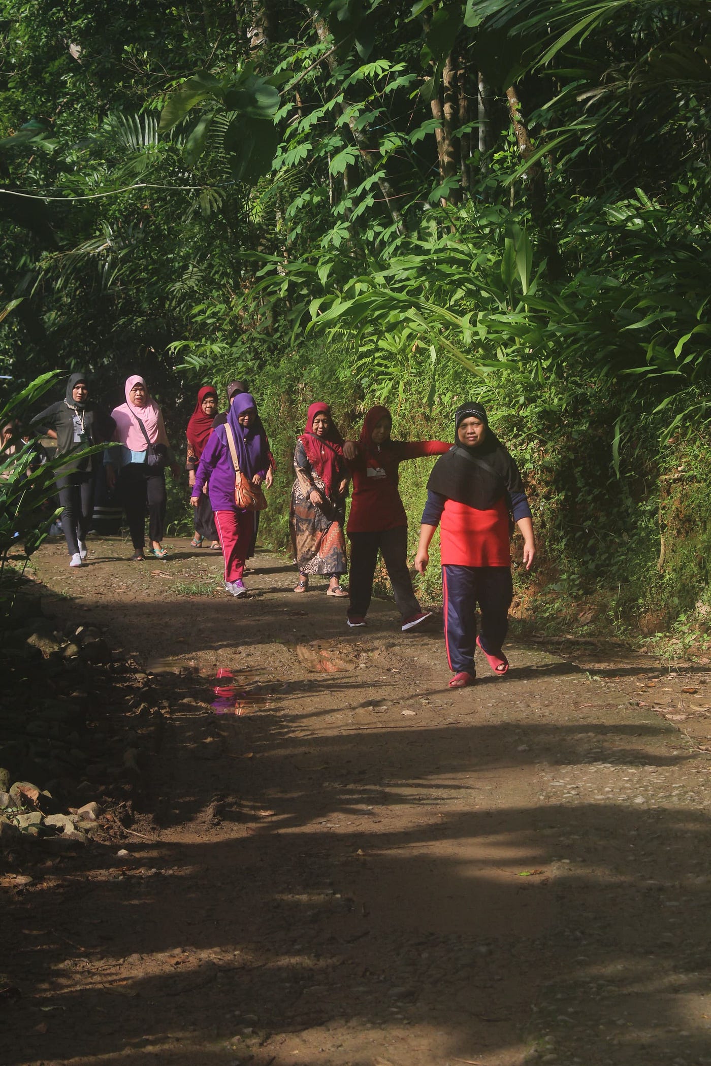 Semarak Jalan Sehat KKN UMY 201 di Sungapan 2: Kebersamaan dan Perpisahan yang Berkesan