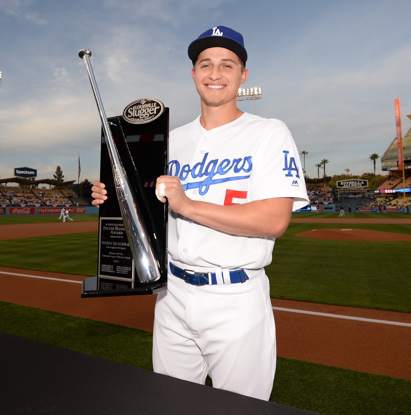 Los Angeles Dodgers promote shortstop Corey Seager to big leagues