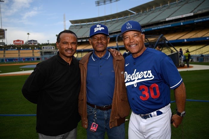 A pinch of history accents Manny Mota's legendary career, by Mark Langill