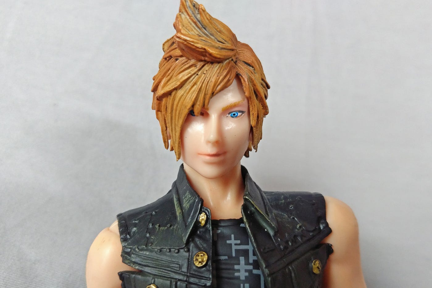 I bought knockoff Final Fantasy XV Play Arts Kai action figures so you don’t have to.