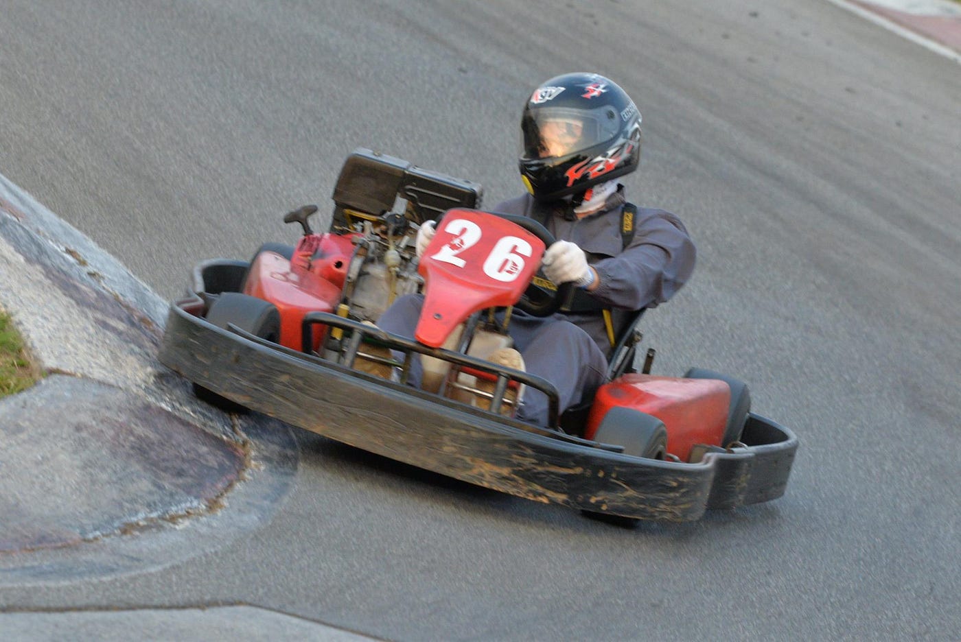 Pilotos de kart aceleram em corrida este fim de semana